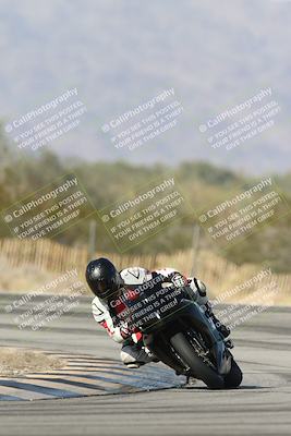 media/Dec-01-2025-Moto Forza (Mon) [[2daa91e15f]]/1-Advanced Group/Session 3 (Turn 3)/